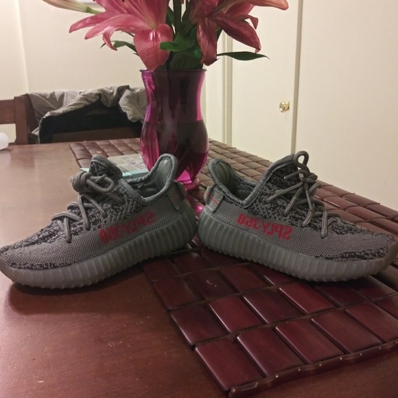 Yeezy Boost 350 V2 - Picture 3 of 6